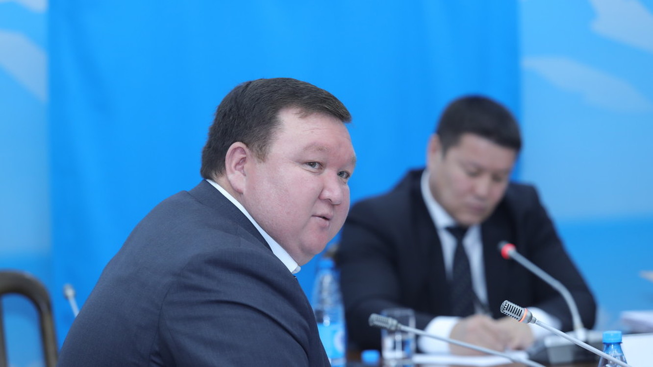 Депутат Жеенчороев сделал замечание спикеру Джумабекову относительно регламента — Today.kg