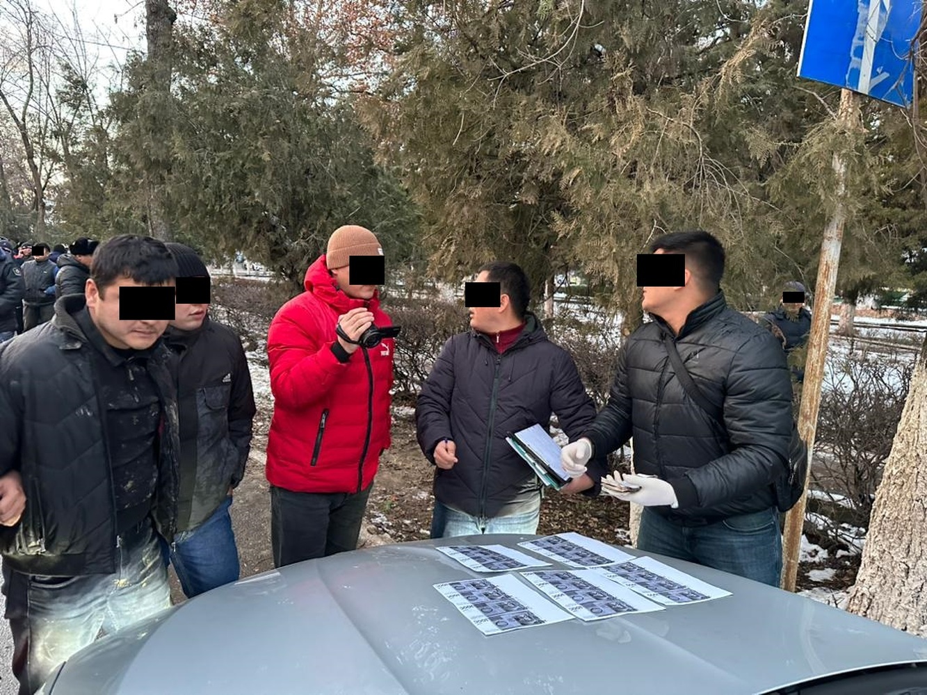 Милиционер вымогал 50 тысяч сомов у жителя Кочкор-Аты — Today.kg