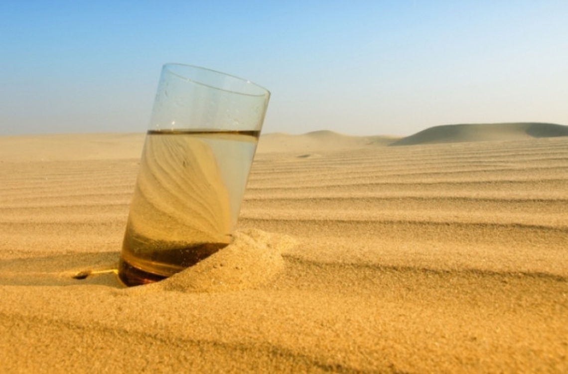 Ученые научились извлекать воду из воздуха пустыни — Today.kg