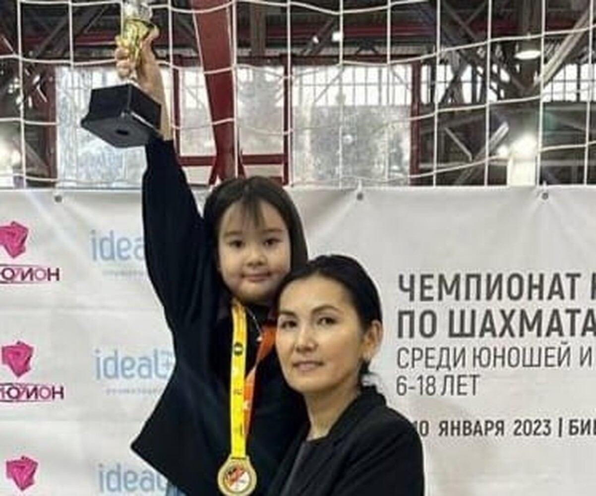 Дочь Аиды Саляновой во второй раз стала чемпионкой Кыргызстана по шахматам — Today.kg