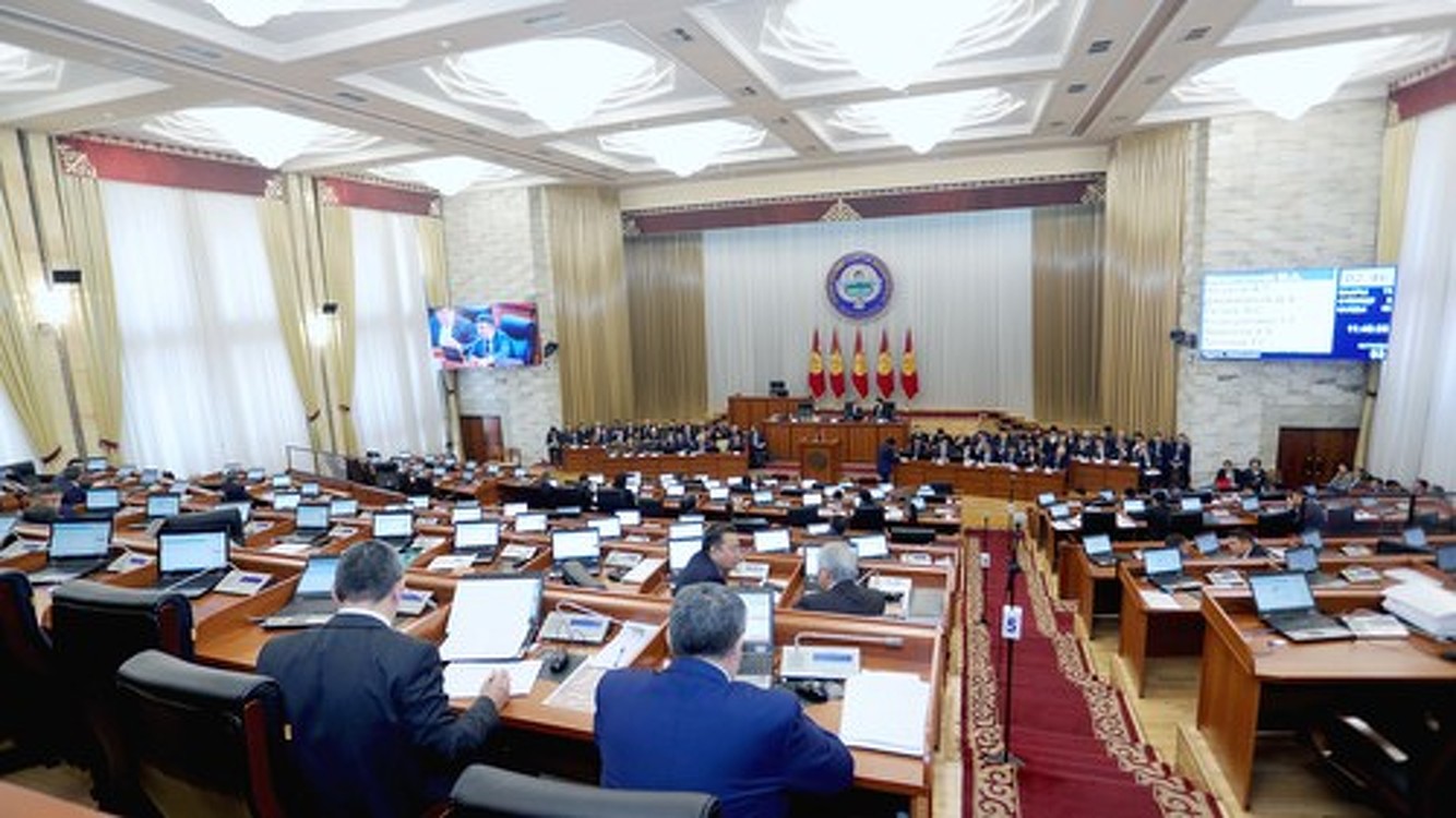Группа депутатов предложила запретить производство и оборот на территории КР энергетических напитков — Today.kg