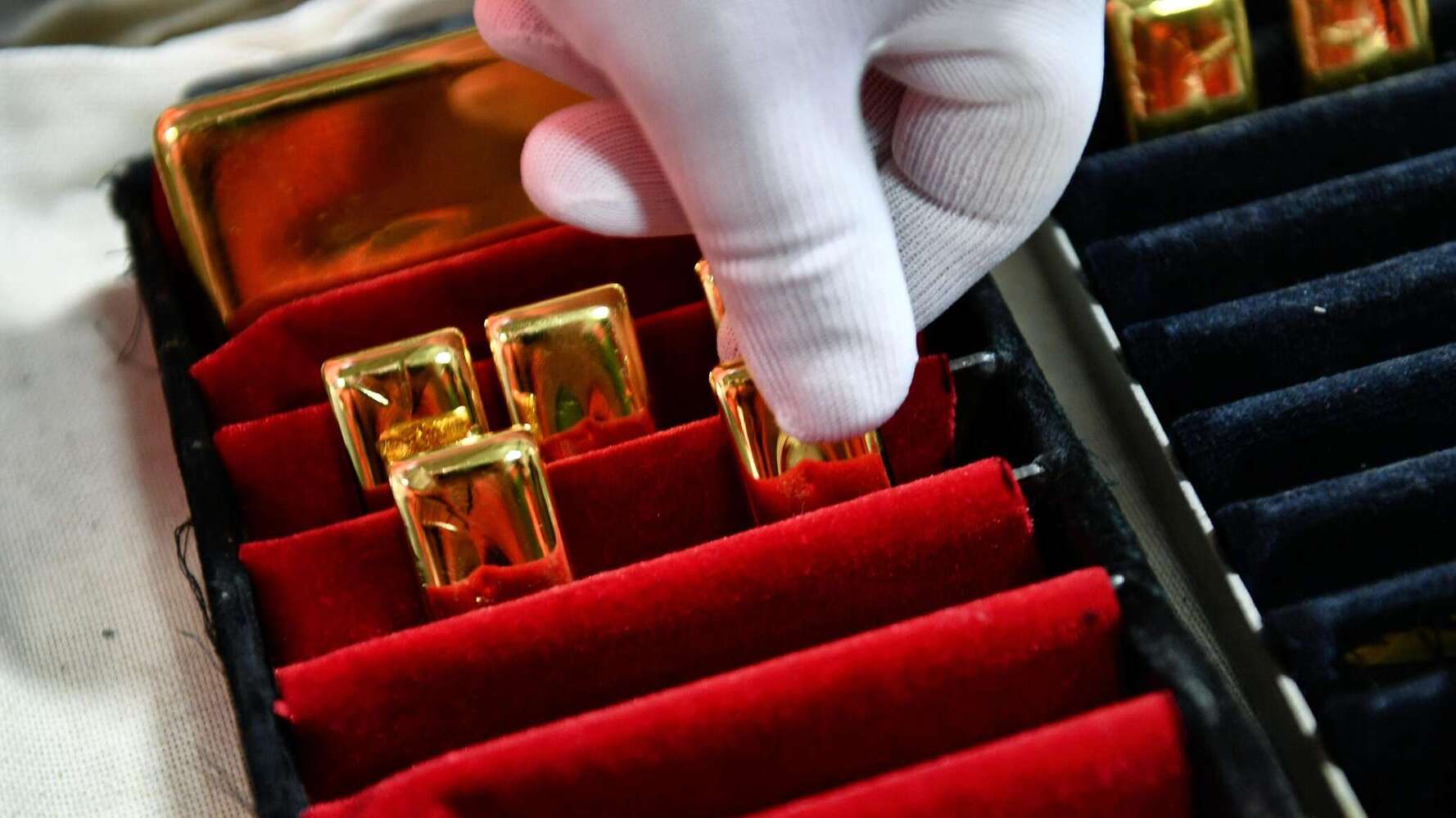 Сколько золота Кыргызстан продал за рубеж — данные за сентябрь — Today.kg