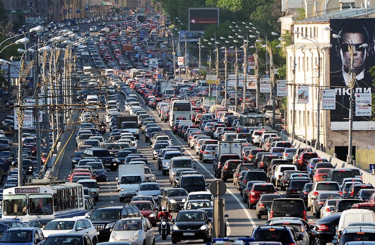 Пробки на дорогах. Бишкек пробки. Пробки в Москве. Московские пробки. Пробки в городе.