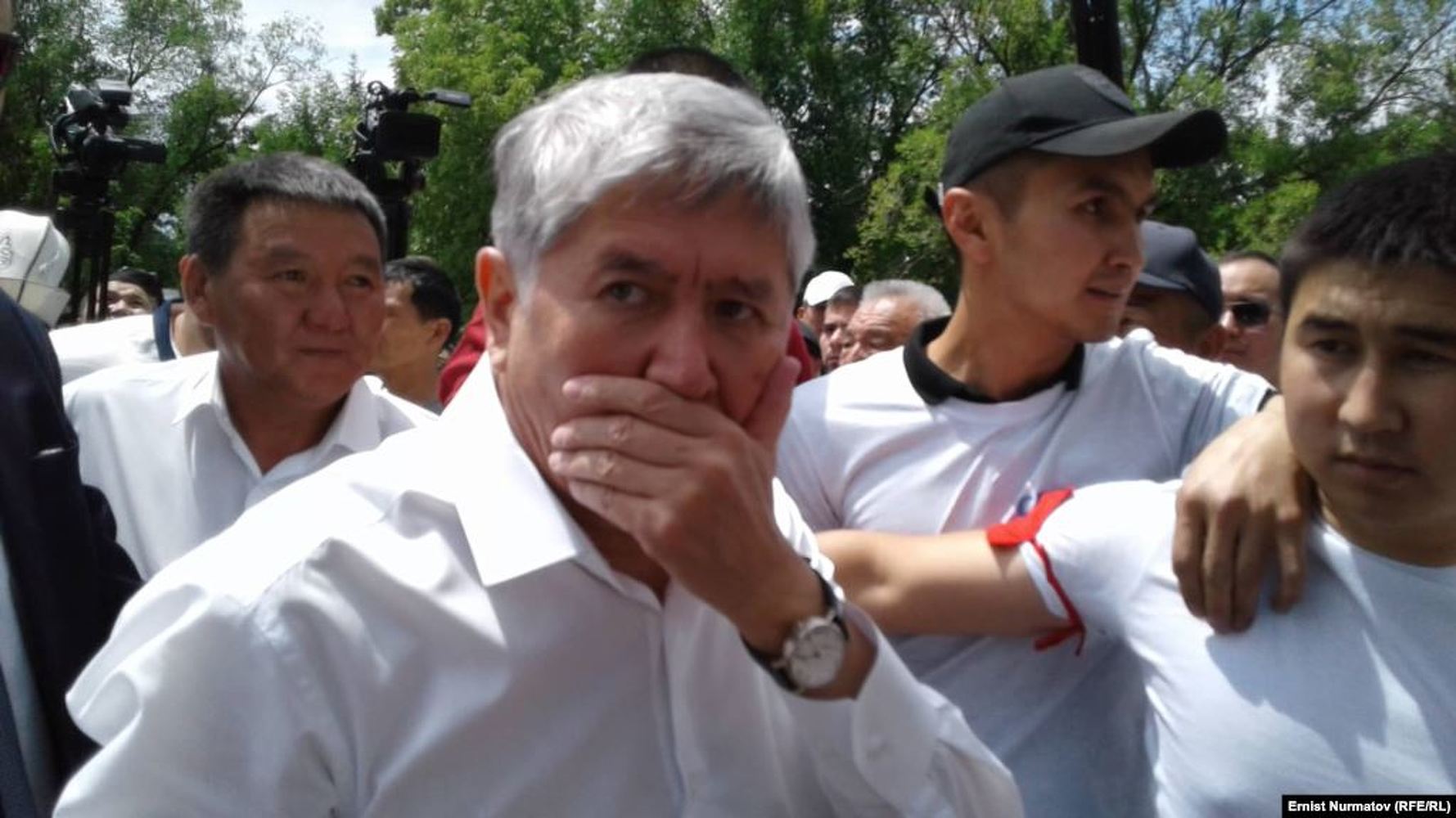 ГКНБ: сторонники Атамбаева в качестве живого щита использовали женщин и детей — Today.kg
