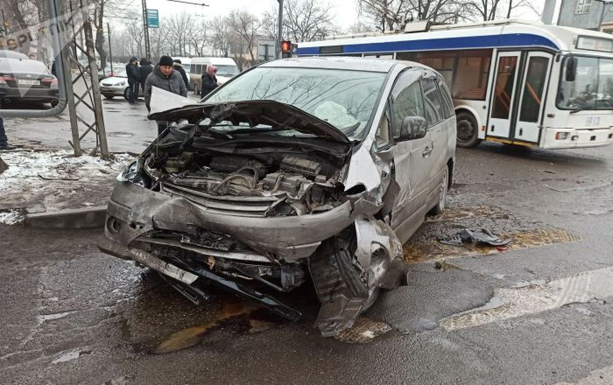 У водителя прихватило сердце — ГУОБДД о массовой аварии в Бишкеке — Today.kg