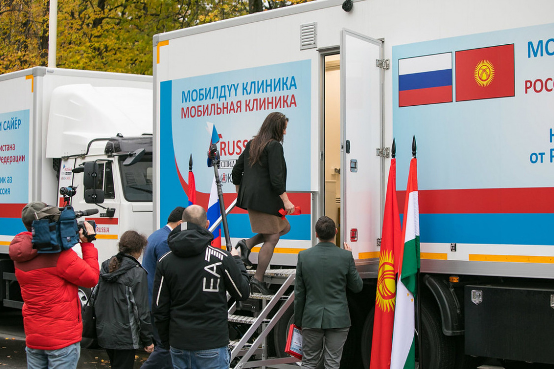 Россия передала Кыргызстану мобильную клинику. Она будет работать в Баткене — Today.kg