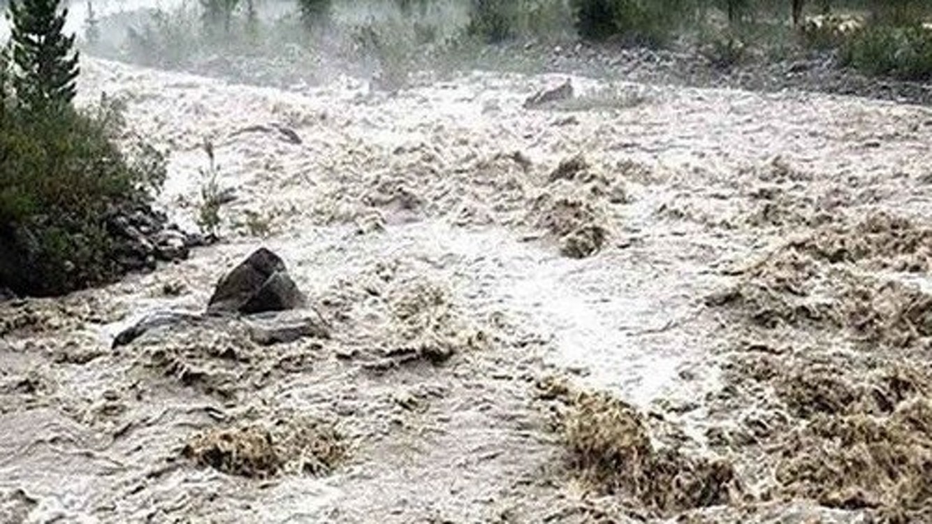 Из-за ливней в селе Бир-Булак обрушился водосток, затоплены дома — Today.kg