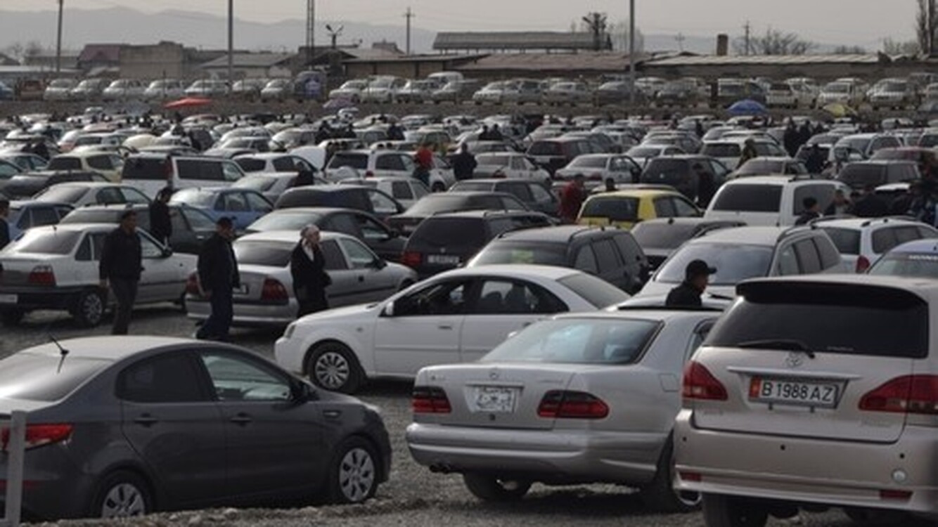 Mercedes, Toyota и Subaru. На авторынке в Сокулуском районе находится свыше 50 оставленных машин  — Today.kg