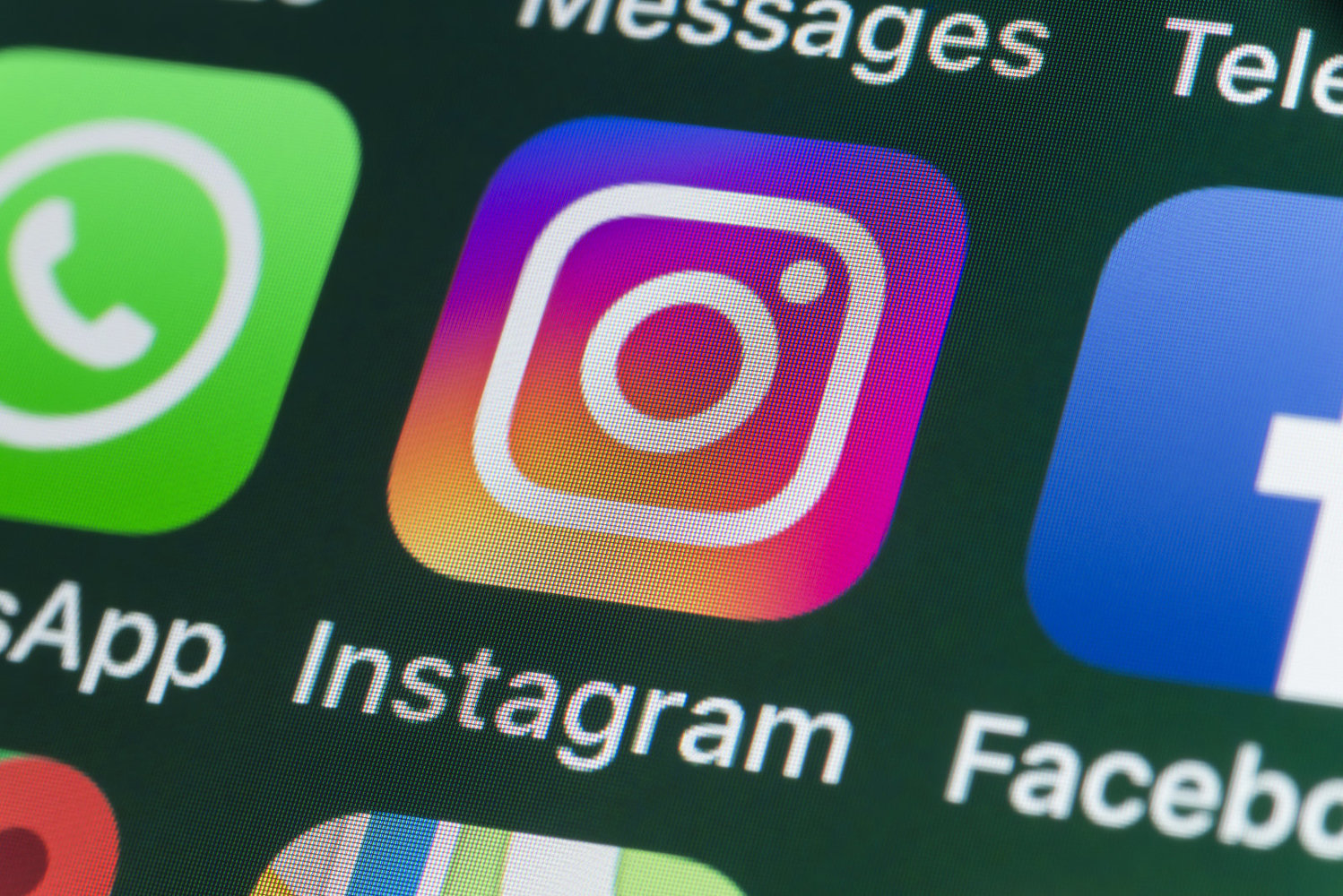 Facebook собирается переименовать Instagram и WhatsApp — Today.kg