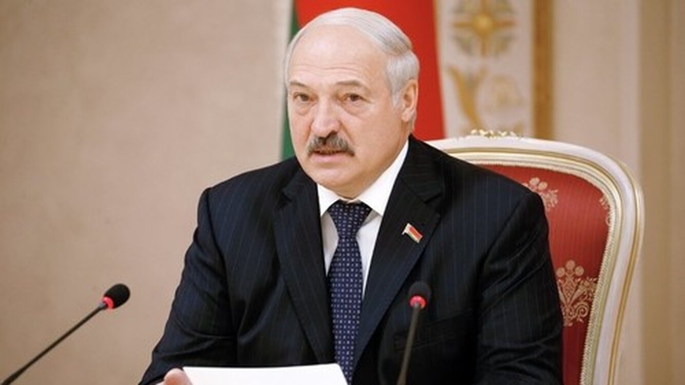 Лукашенко подписал закон, разрешающий применять боевую технику к протестующим — Today.kg