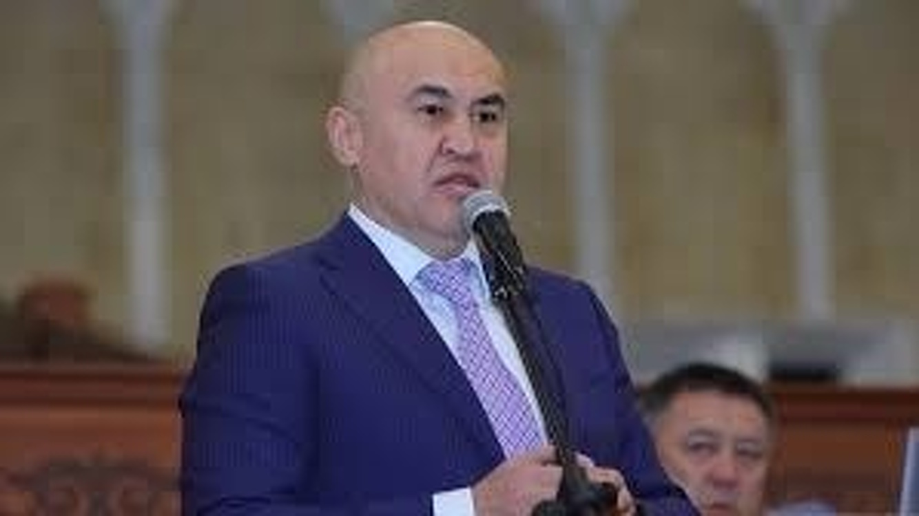 Алтынбек Сулайманов подарил артистам 100 тысяч сомов за жарамазан (видео) — Today.kg