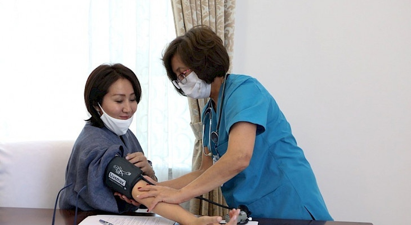 Первая леди Кыргызстана Айгуль Жапарова вакцинировалась от COVID-19 — Today.kg