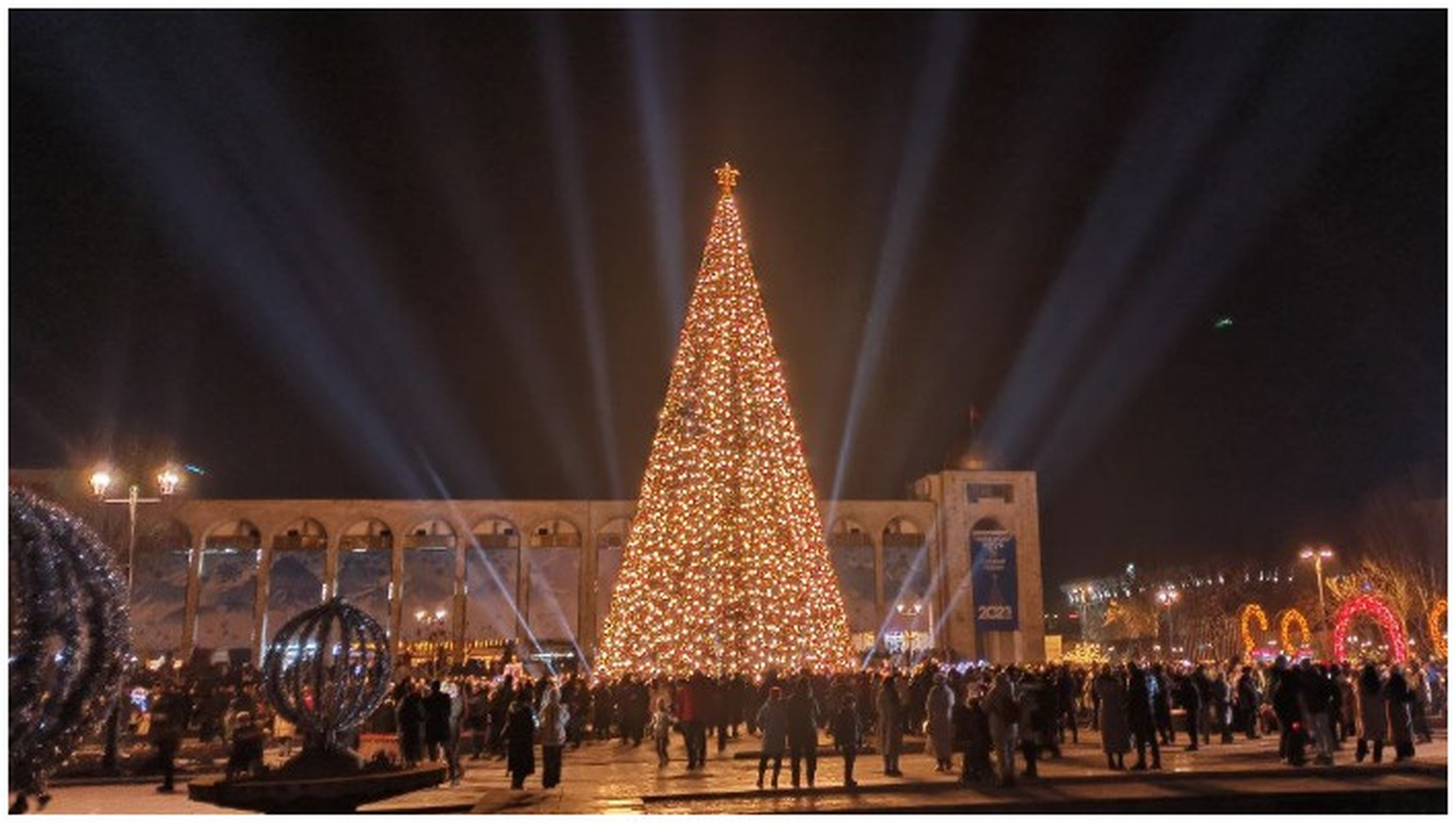 Внимание! В Бишкеке в новогоднюю ночь перекроют площадь Ала-Тоо — Today.kg