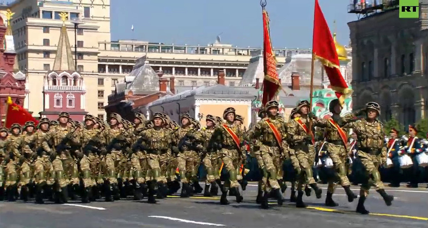 Парад Победы. Военные из Кыргызстана промаршировали по Красной площади — Today.kg