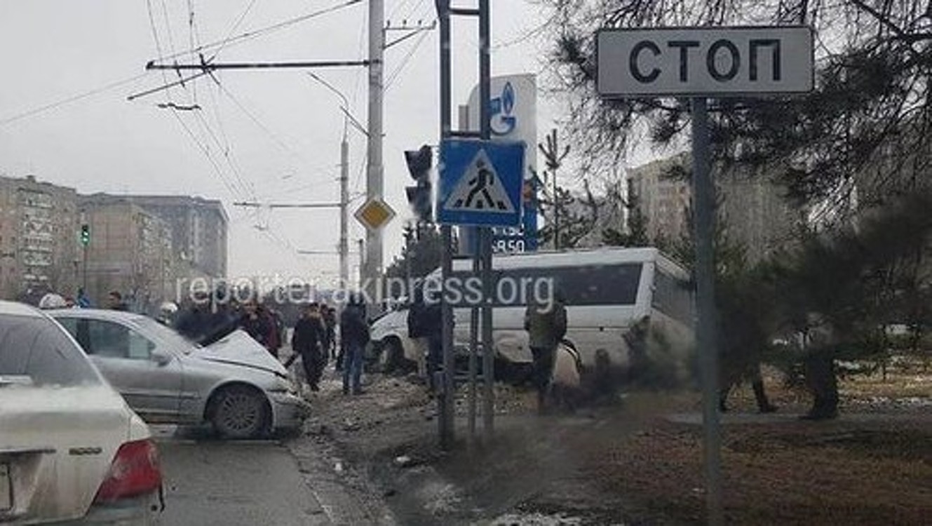 Крупное ДТП на Жукеева-Пудовкина. Трое пострадали, один человек погиб — Today.kg