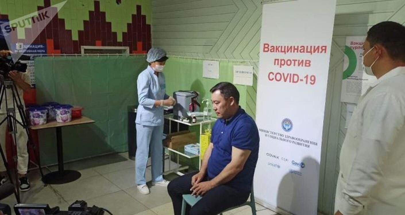 Садыр Жапаров получил вторую дозу вакцины от COVID — Today.kg