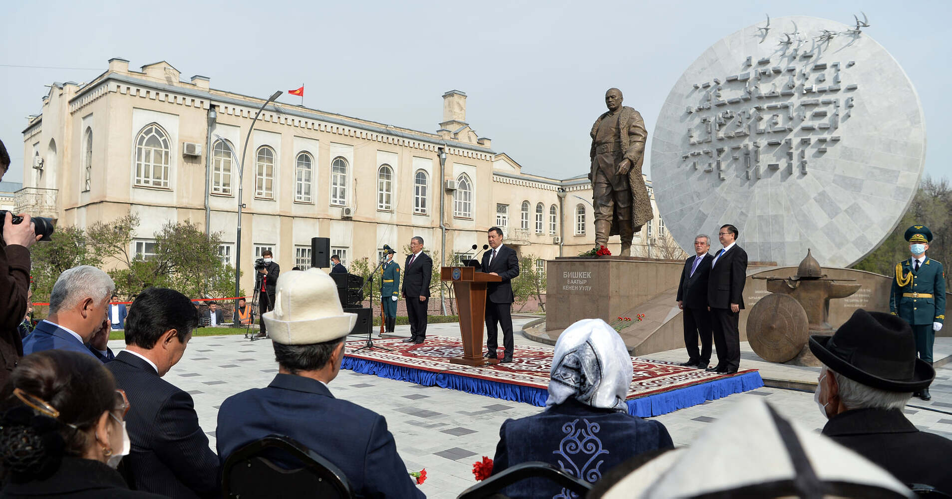 В центре столицы поставили памятник Бишкек баатыру — Today.kg