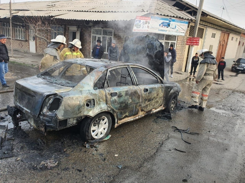 В Ошской области сгорели два автомобиля — Today.kg