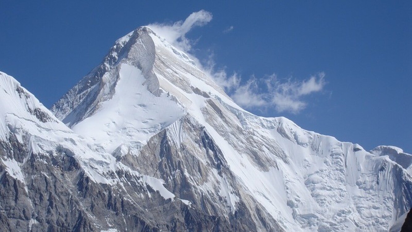 В Кыргызстане при восхождении на пик Победы погиб альпинист, еще одна пропала — Today.kg