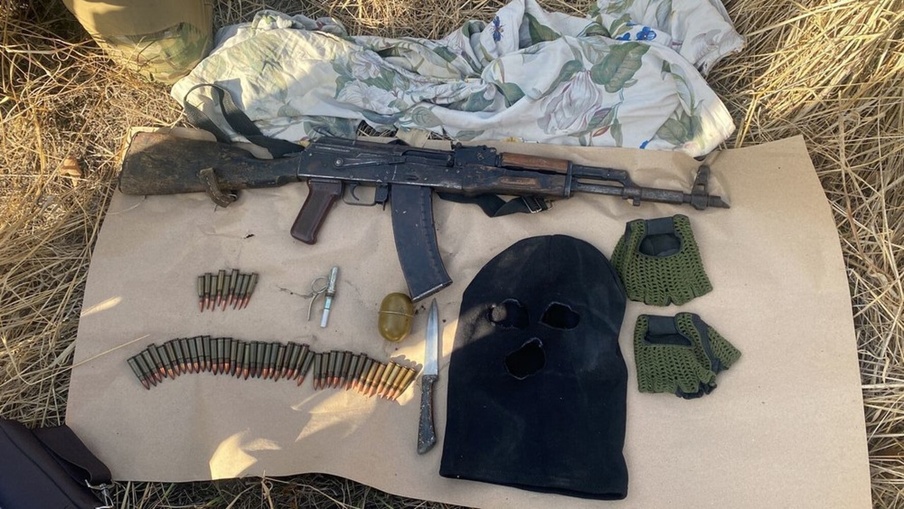 В Кара-Суу обнаружили схрон оружия. ГКНБ изъял АКМ-74, гранату и патроны — Today.kg