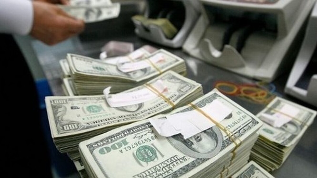 Британский эксперт предположил, что стоит за решением России избавиться от долларов США — Today.kg