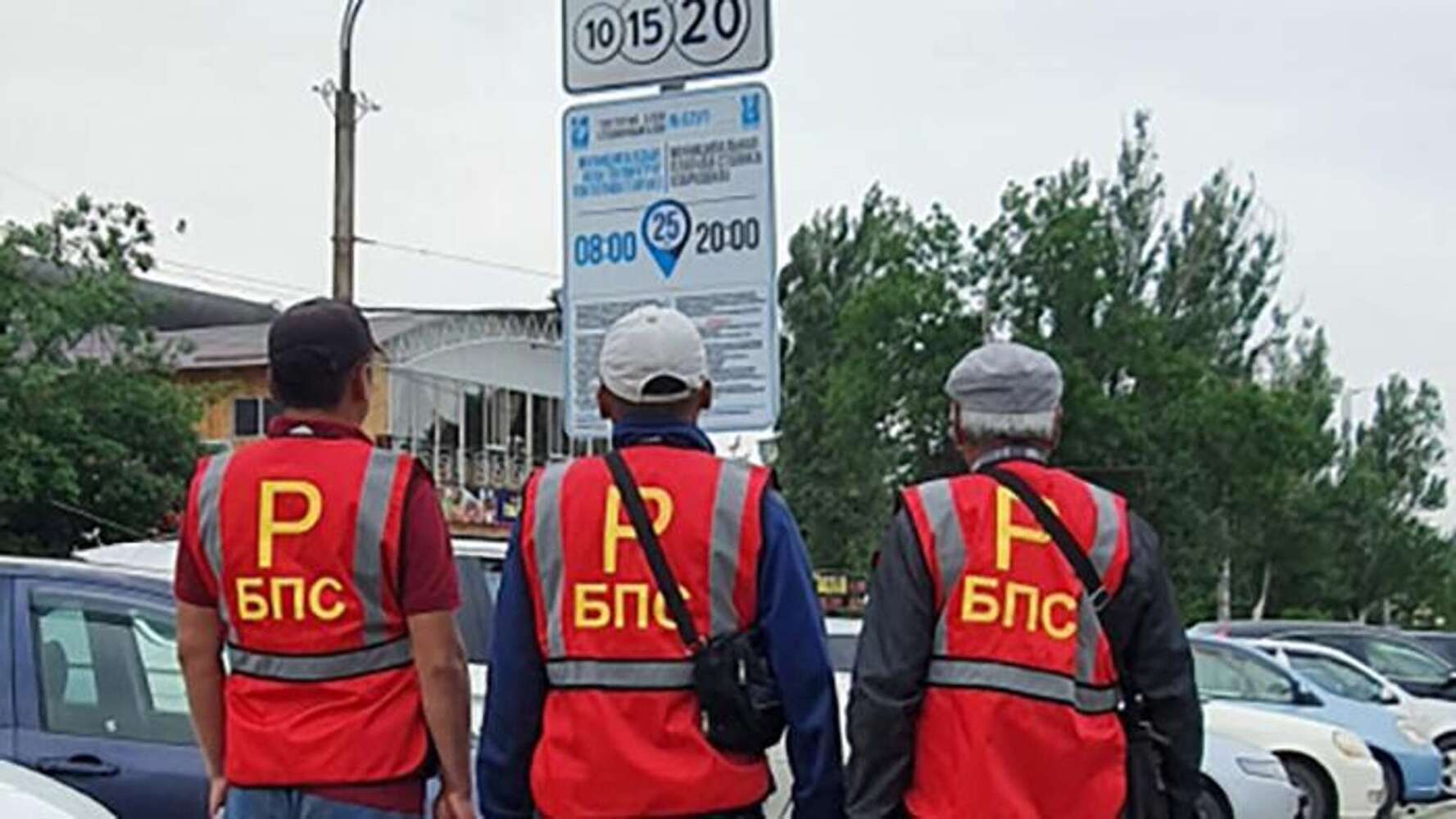 Мэрия Бишкека ищет парковщиков — требования — Today.kg