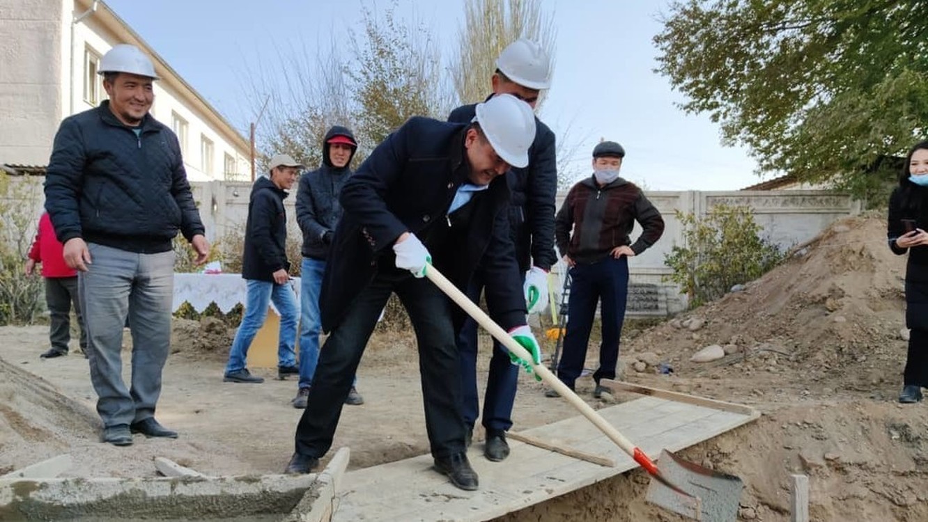 В селе Чаек Жумгальского района заложили капсулу под строительство Дома юстиции — Today.kg