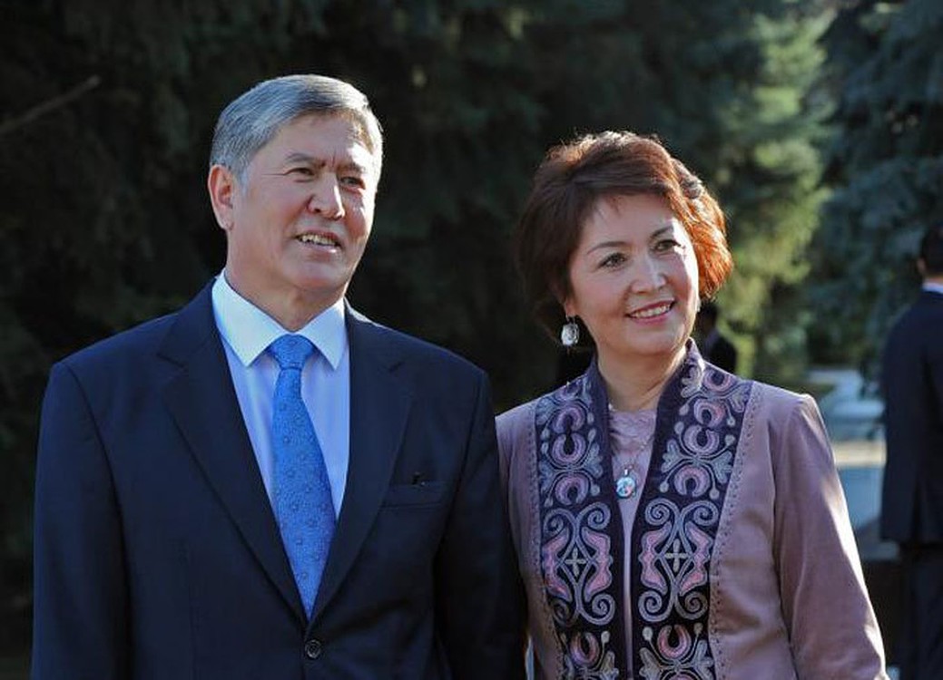 Бывший президент Алмазбек Атамбаев просит свидания с супругой и сыновьями — Today.kg