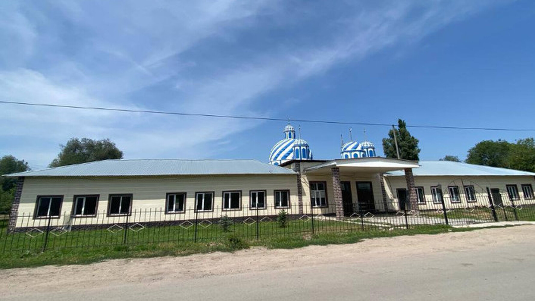 В Иссык-Атинском районе государству возвращено здание школы, использовавшееся в качестве мечети — Today.kg