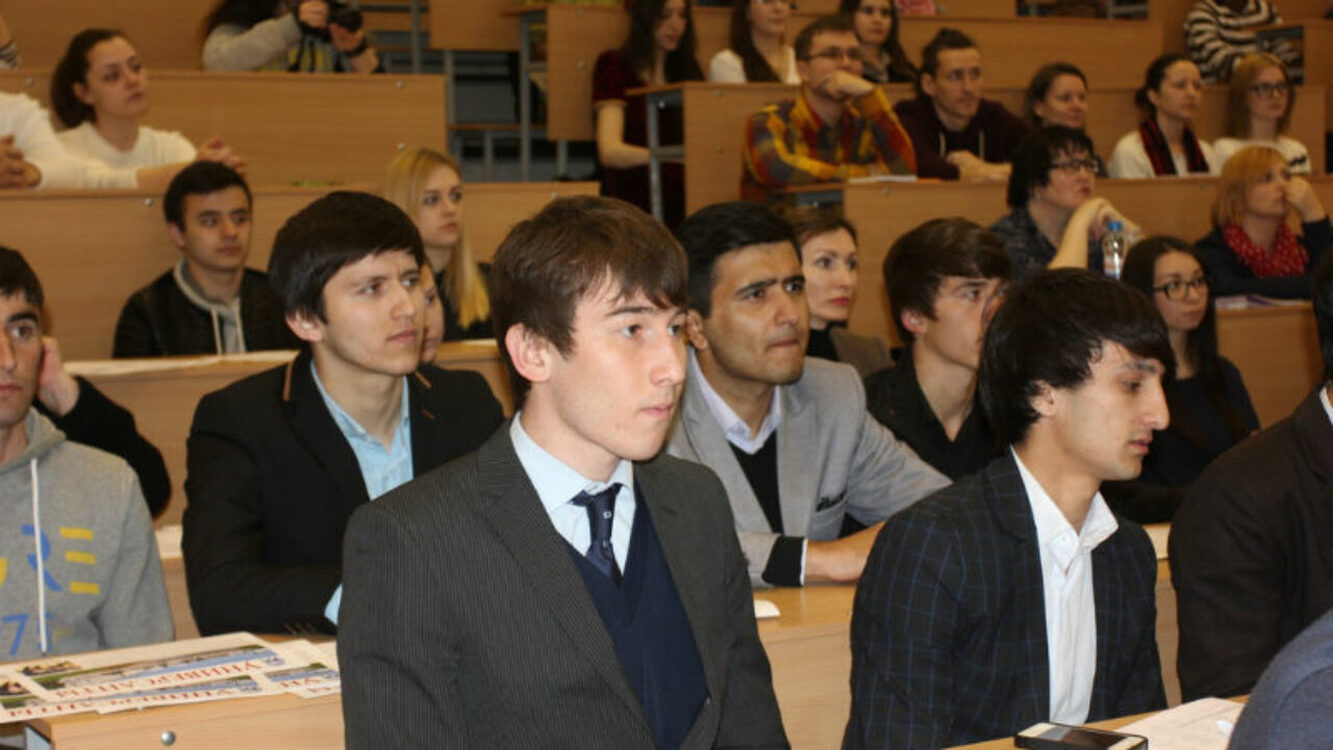 Кыргызстан разрешит въезд студентам и преподавателям из Таджикистана, если в Погранслужбу поступит запрос — Today.kg