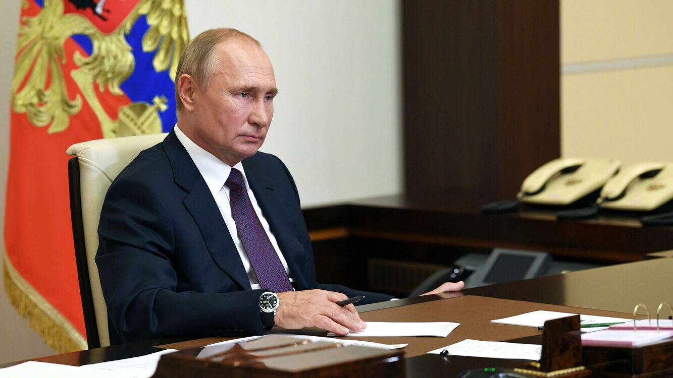 Владимир Путин 10 миң доллардан ашык  акчаны өлкөдөн алып чыгууга тыюу салды — Today.kg