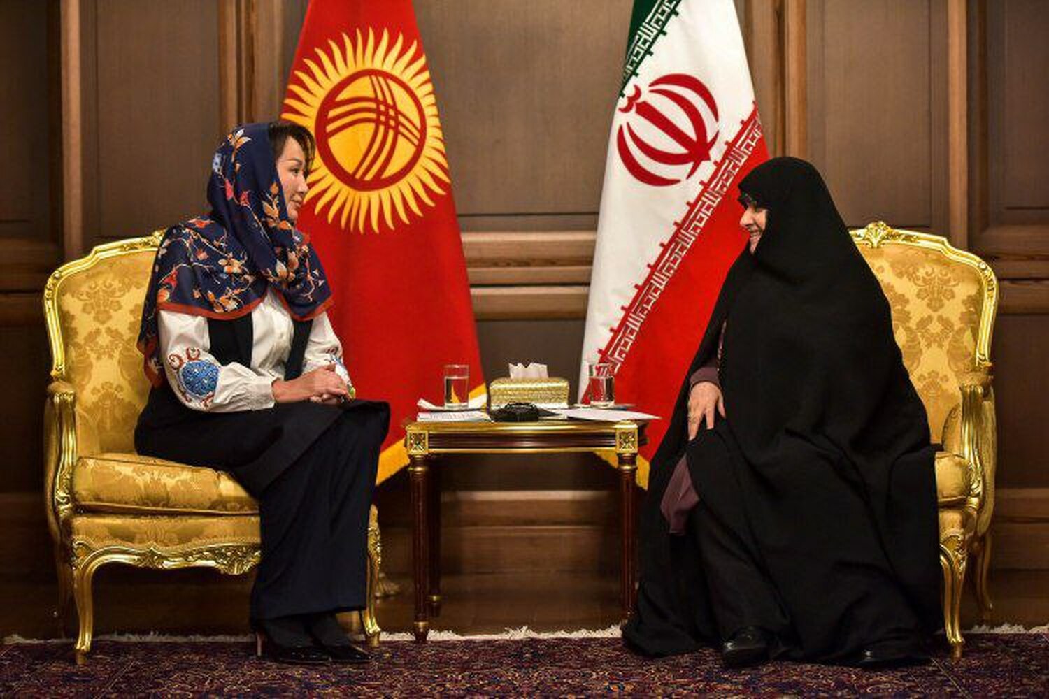 Айгуль Жапарова встретилась с супругой президента Ирана — Today.kg