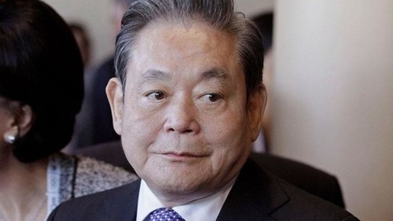 Умер председатель Samsung Ли Гон Хи — Today.kg