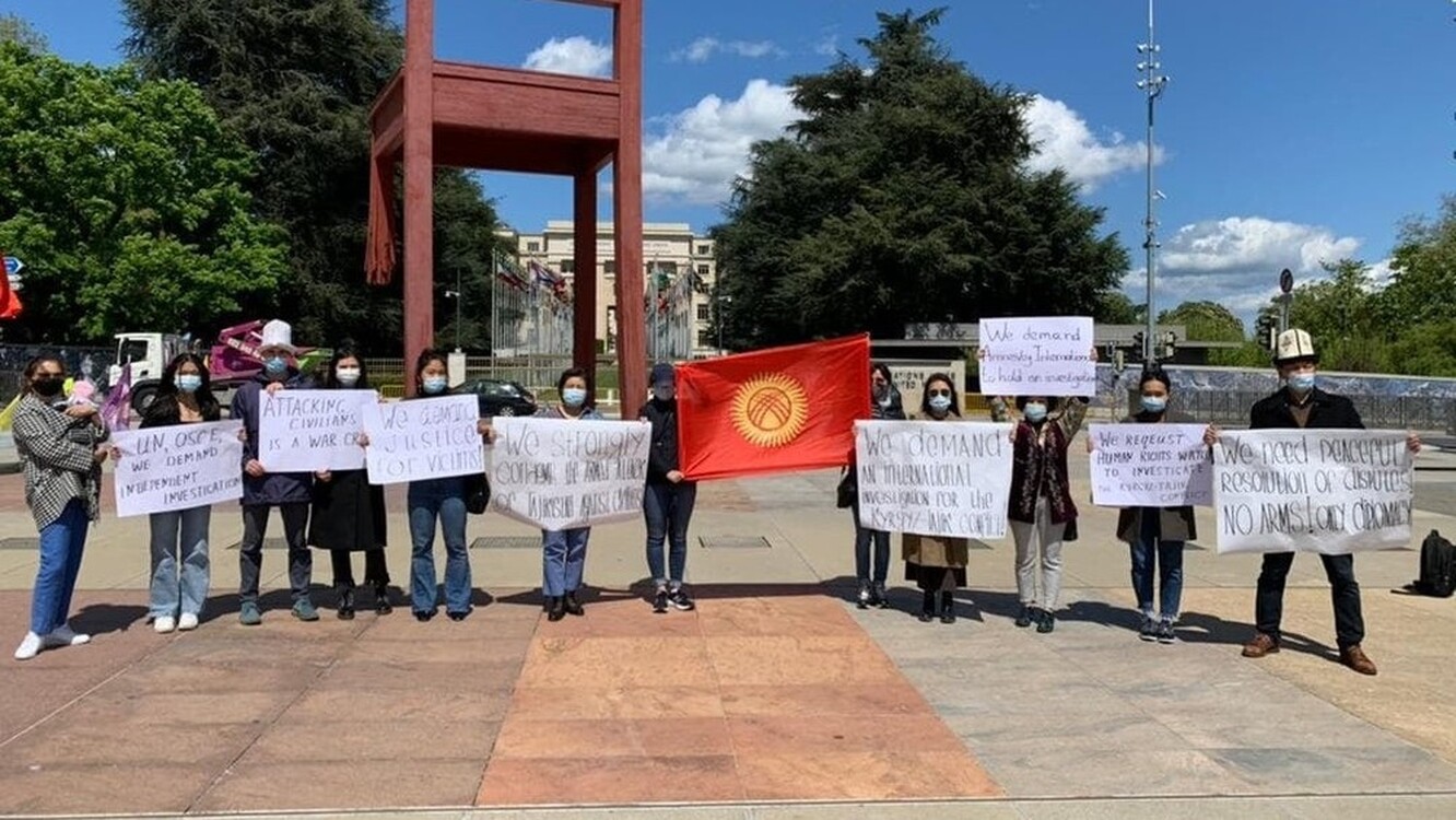 Конфликт на границе. Кыргызстанцы в Женеве провели мирный митинг возле офиса ООН — Today.kg