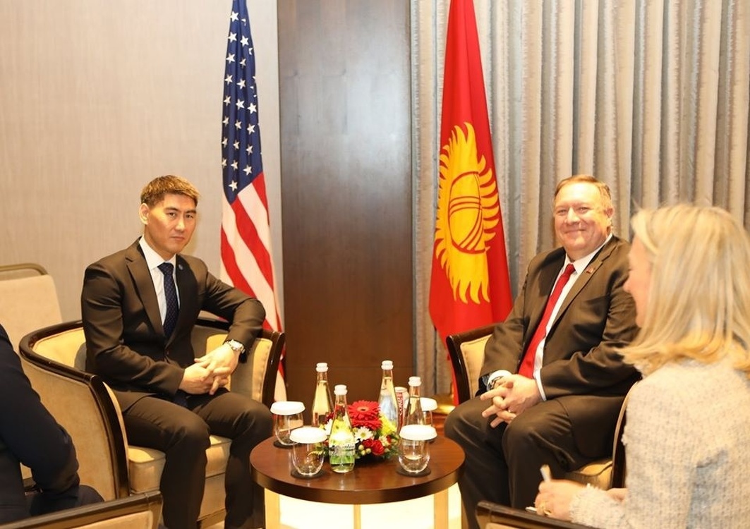 Айдарбеков встретился с Помпео в Ташкенте. Обсудили визовые ограничения в США — Today.kg