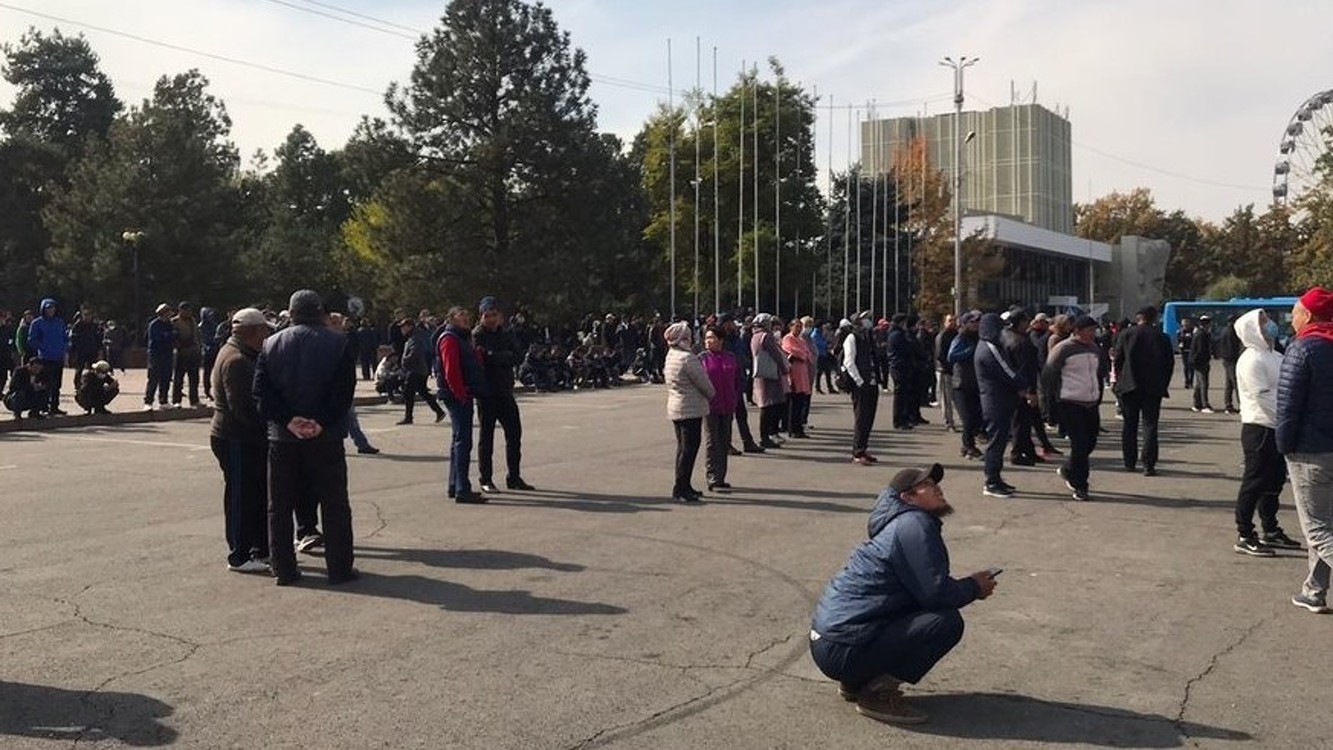 В период ЧП запрещено проводить митинги, - комендатура Бишкека — Today.kg