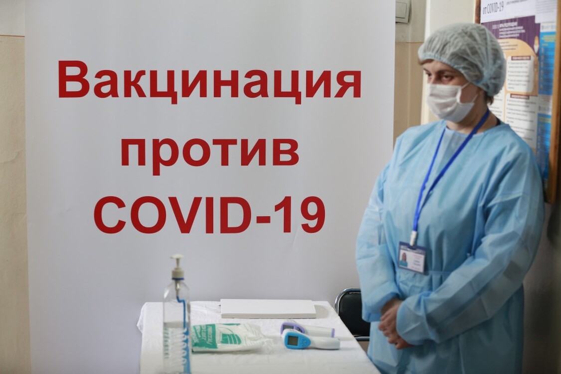 В Кыргызстане объявили о ревакцинации от COVID-19 для всех желающих. Рассказываем, кто может её получить и нужно ли её делать — Today.kg