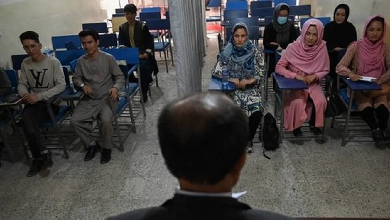 «Талибан» заявляет, что женщины могут учиться в университетах с гендерной сегрегацией — Today.kg