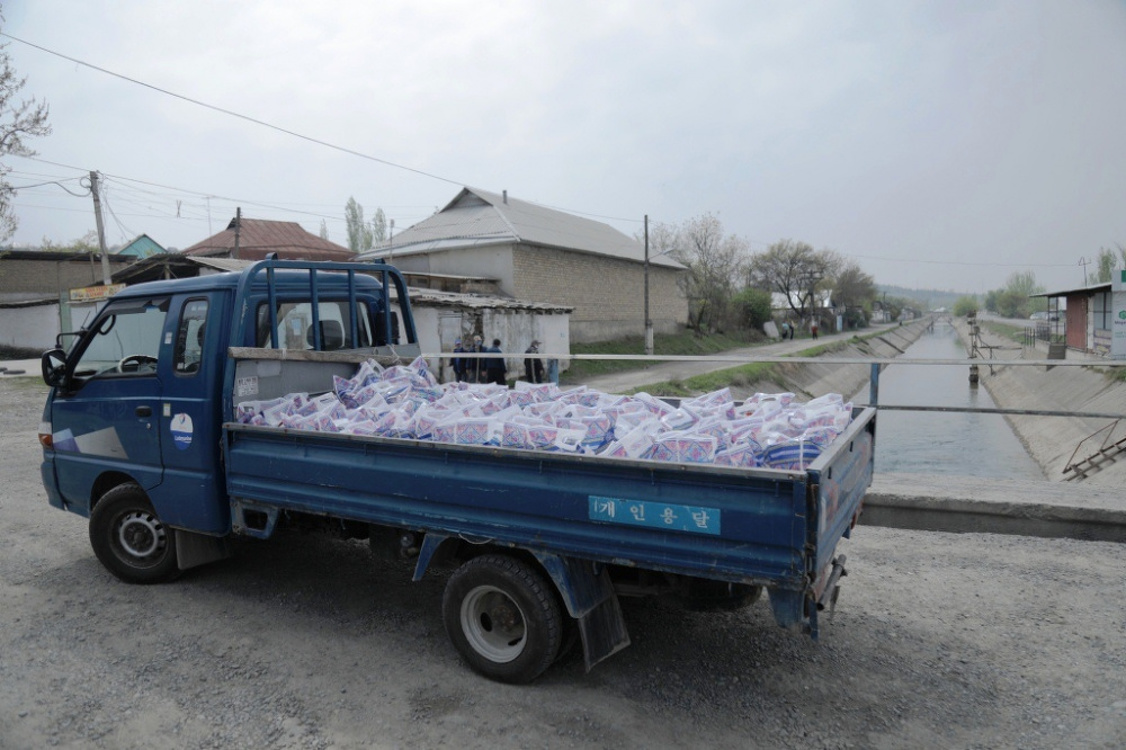 Сотни тонн муки и макарон. Правительство отчиталось о распределении помощи по регионам — Today.kg