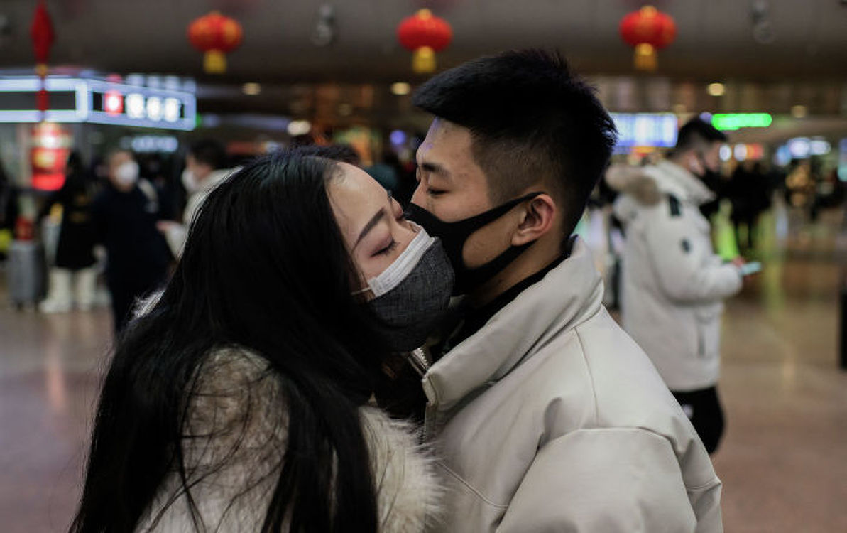 В Китае из кино вырезают сцены поцелуев для борьбы с коронавирусом — СМИ — Today.kg