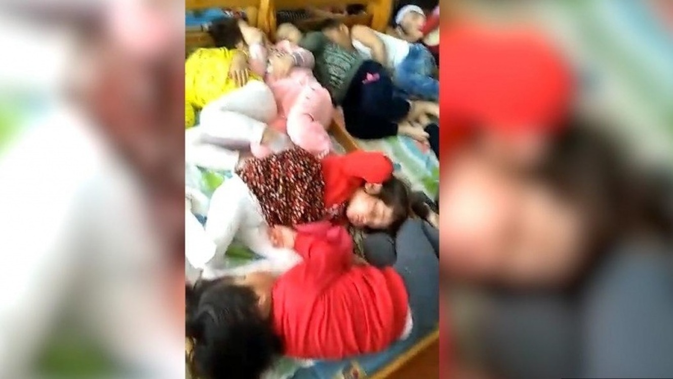 Сотрудник бишкекского детсада выложила в сеть видео с кучей детей, лежащих вповалку — Today.kg