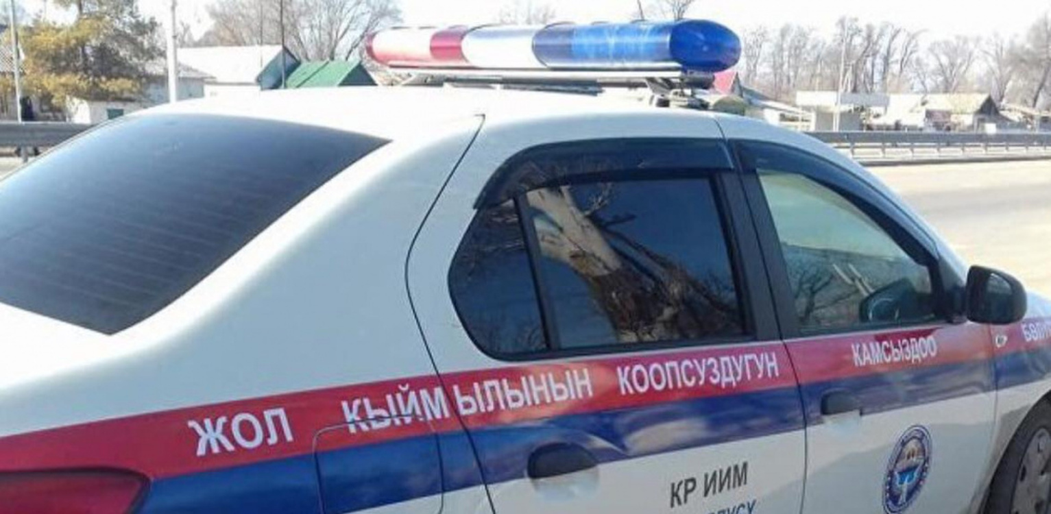 Бишкек: Водителя, сбившего женщину и въехавшего в кафе, водворили в ИВС — Today.kg