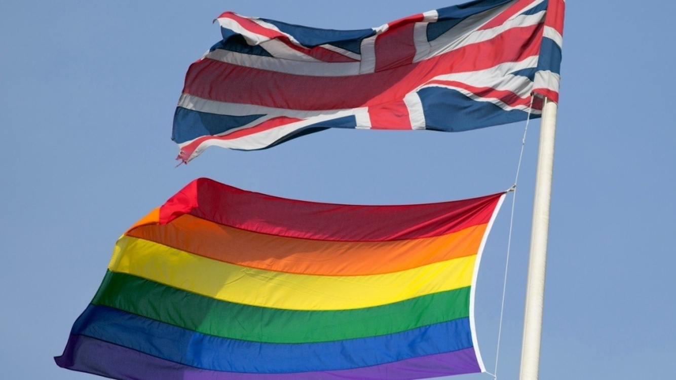 В Великобритании намерены отменить приговоры, вынесенные за однополые связи — Today.kg