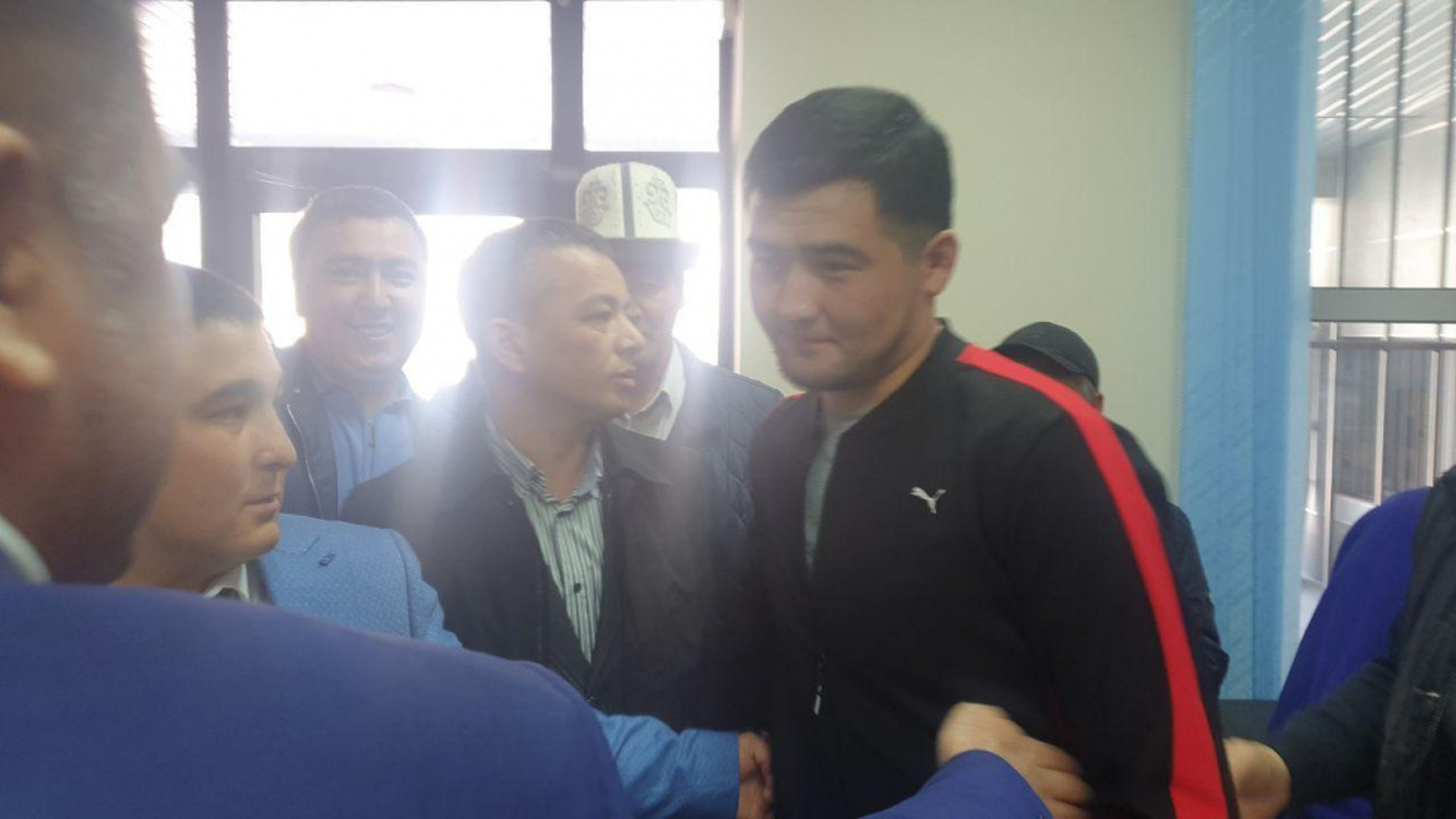 Суд отпустил телохранителя Курсана Асанова под домашний арест (фото) — Today.kg