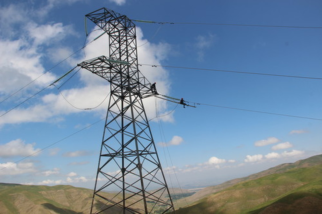 110 квт ч. Электр энергия Кыргызстан. Национальная электрическая сеть Кыргызстана. Опоры 500 кв Кыргызстана. Электрические станции и линии электропередач в Кыргызстане.