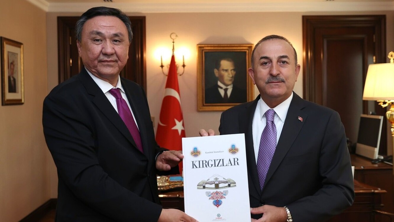 Посол Кыргызстана Омуралиев встретился с главой МИД Турции Чавушоглу — Today.kg
