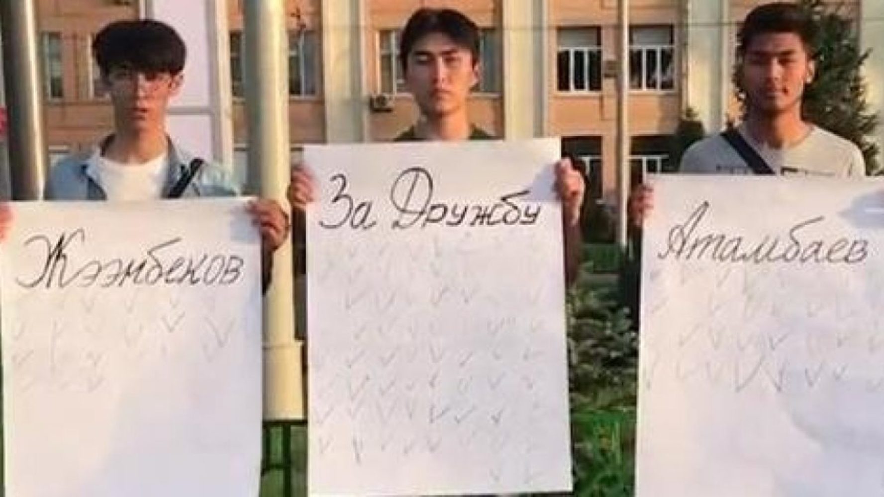 В Бишкеке прошла акция за мир между Атамбаевым и Жээнбековым — Today.kg