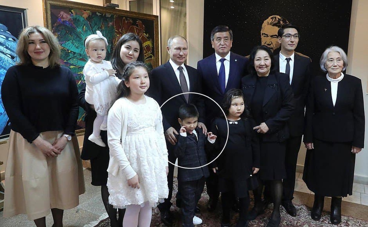В соцсетях обсуждают внука Ч.Айтматова после его фото с Путиным и Жээнбековым — Today.kg