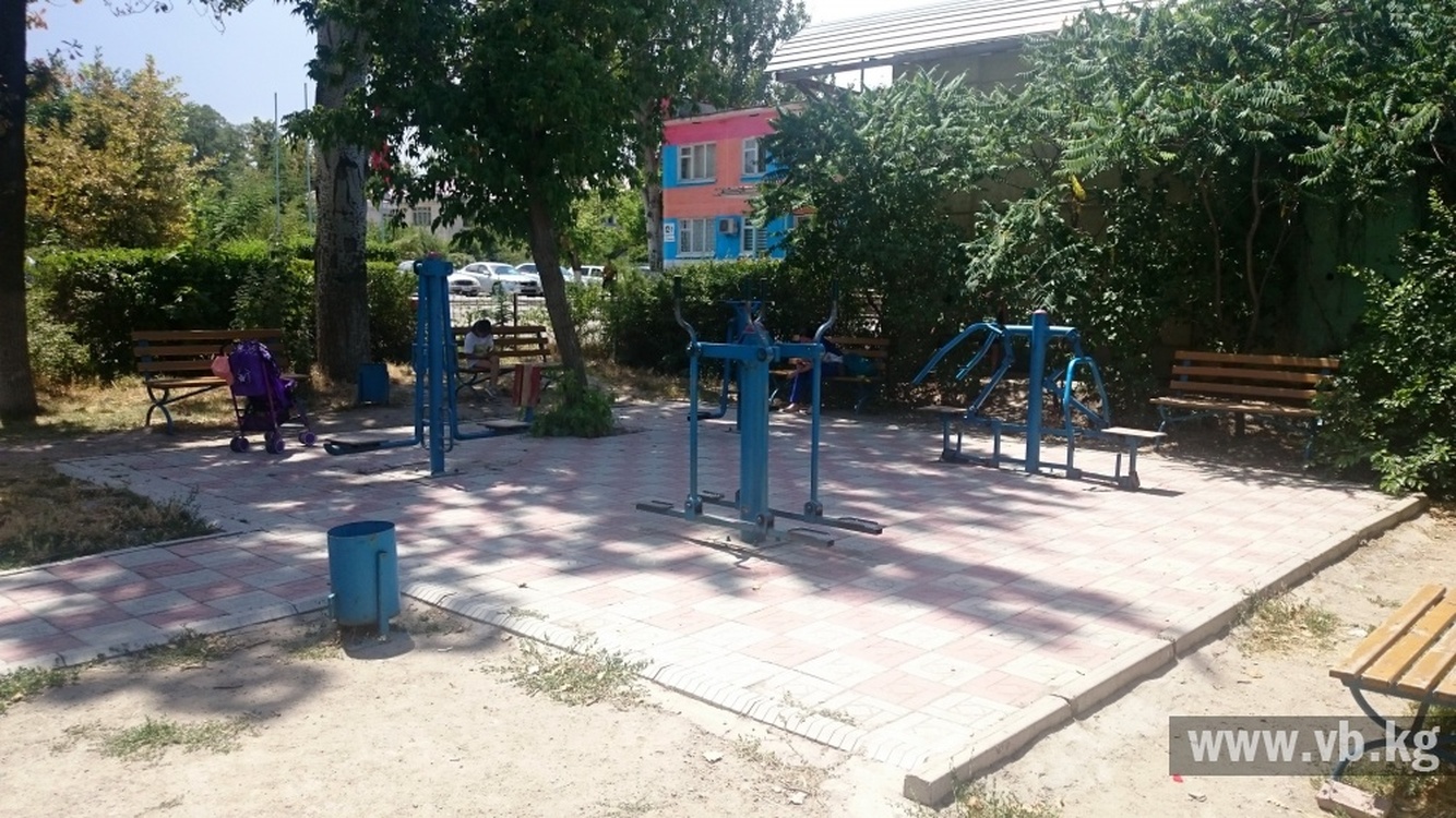 Бишкекчане просят мэрию починить уличные тренажеры — Today.kg
