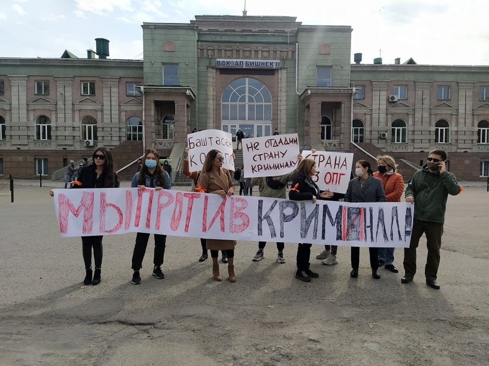 В Бишкеке сторонники Бабанова собираются на марш против ОПГ — Today.kg